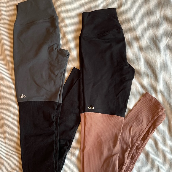 Alo yoga leggings for yoga size small barely worn - Picture 2 of 3